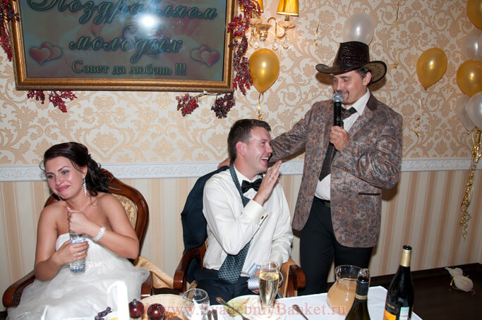 шуточное знакомство гостей за столом на свадьбе
