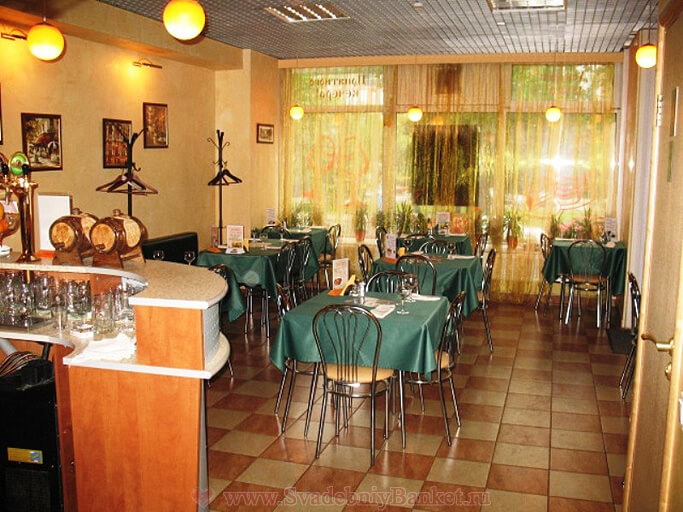 Большой зал ланч-кафе Рябинка
