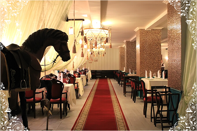 Центральный зал ресторана Заман