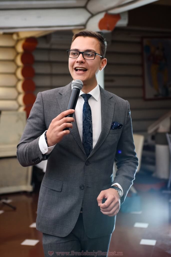 Ведущий Алексей Лебединский
