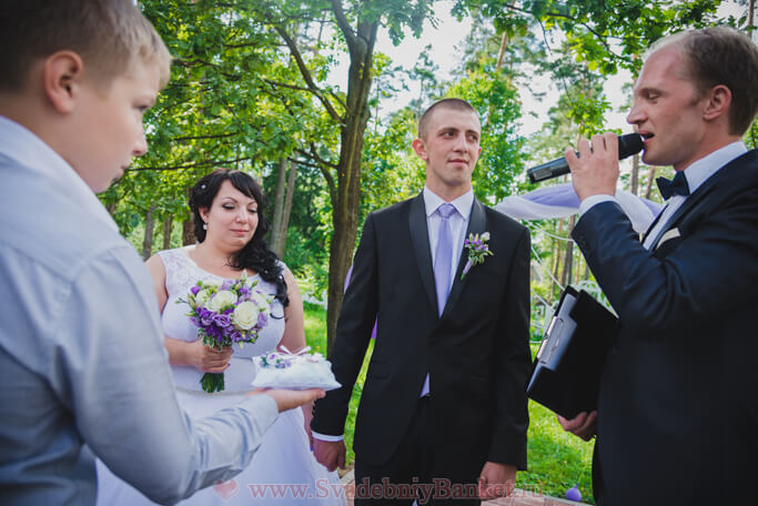 Ведущий свадеб Николай Забавин также проводит выездные регистрации брака