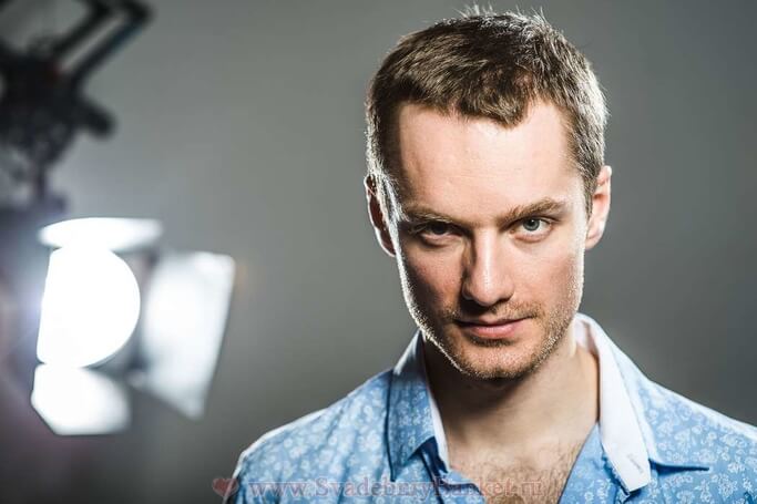 Ведущий Станислав Беляев