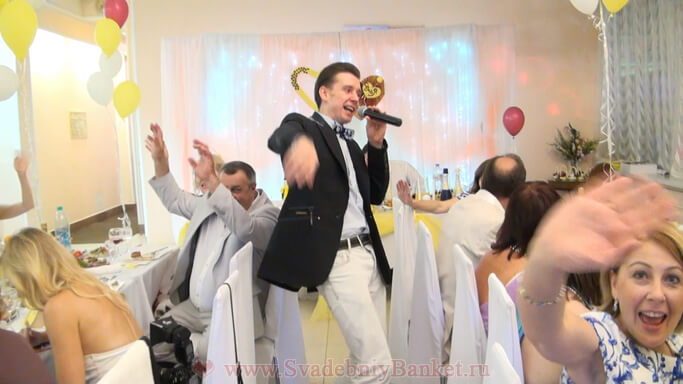 Ведущий Антон Левченко