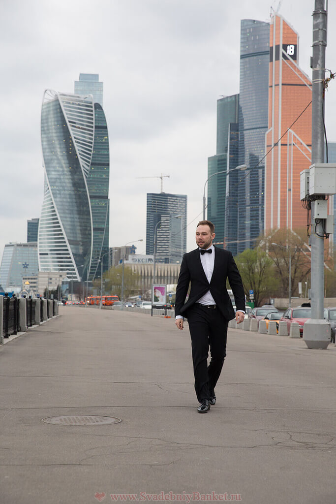 Ведущий Дмитрий Бабаев