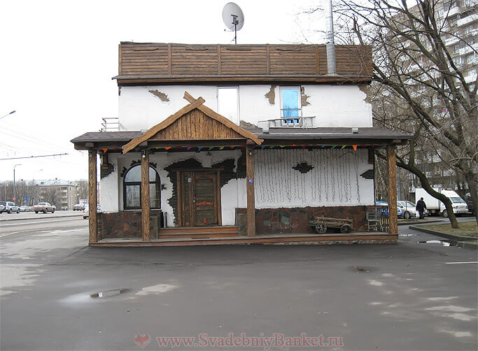 Основной вход - вход в зал 1-го этажа Golden Ring