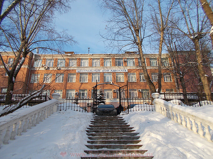 Вид на Центральный дом адвоката с Большого Полуярославского переулка